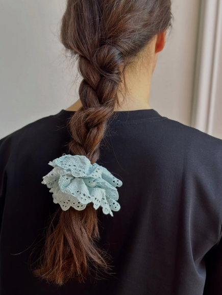 Lace Scrunchie (Black)