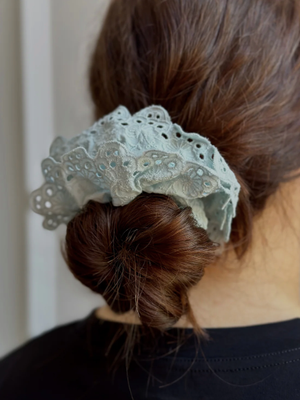 Lace Scrunchie (Black)