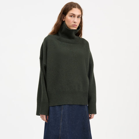 Silene T-Neck (Dark Green)